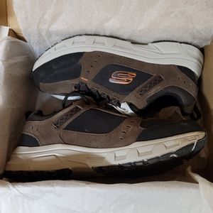 NWOT Sketchers Outdoors Sneakers Size 9.5